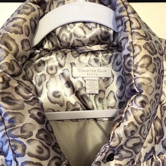🎉Host Pick🎉 Stunning Metalic Cheetah Print Charter Club Sleeveless Puff Vest - Picture 3 of 6